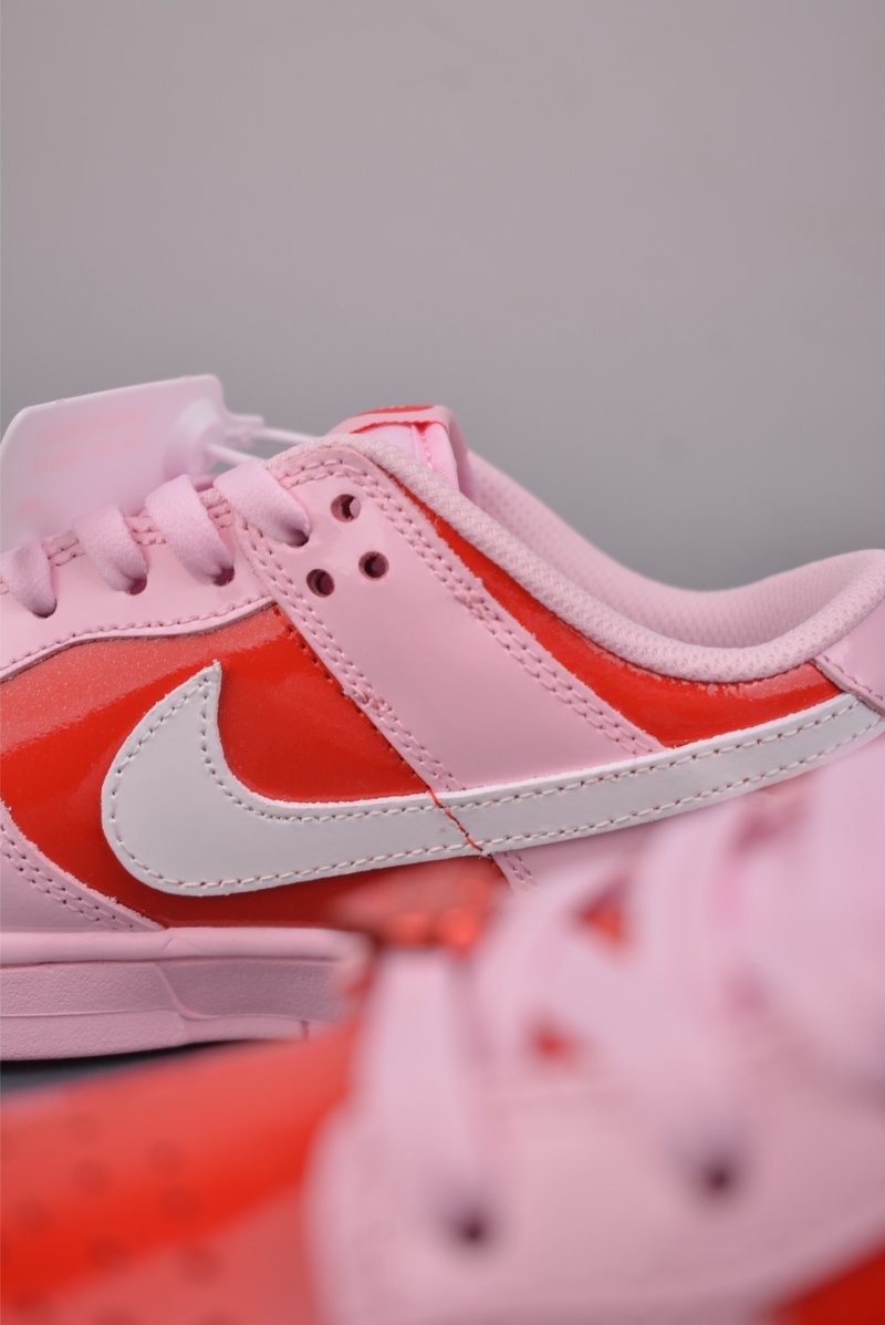 Nike SB Dunk Low view