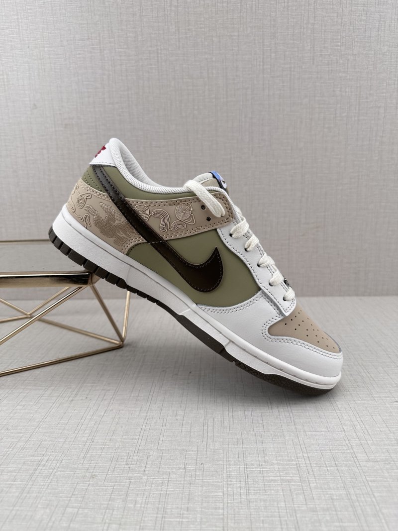 Nike SB Dunk Low view