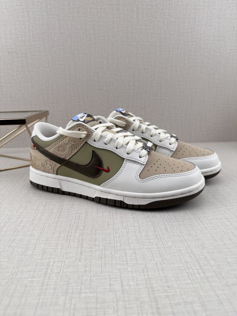Nike SB Dunk Low view