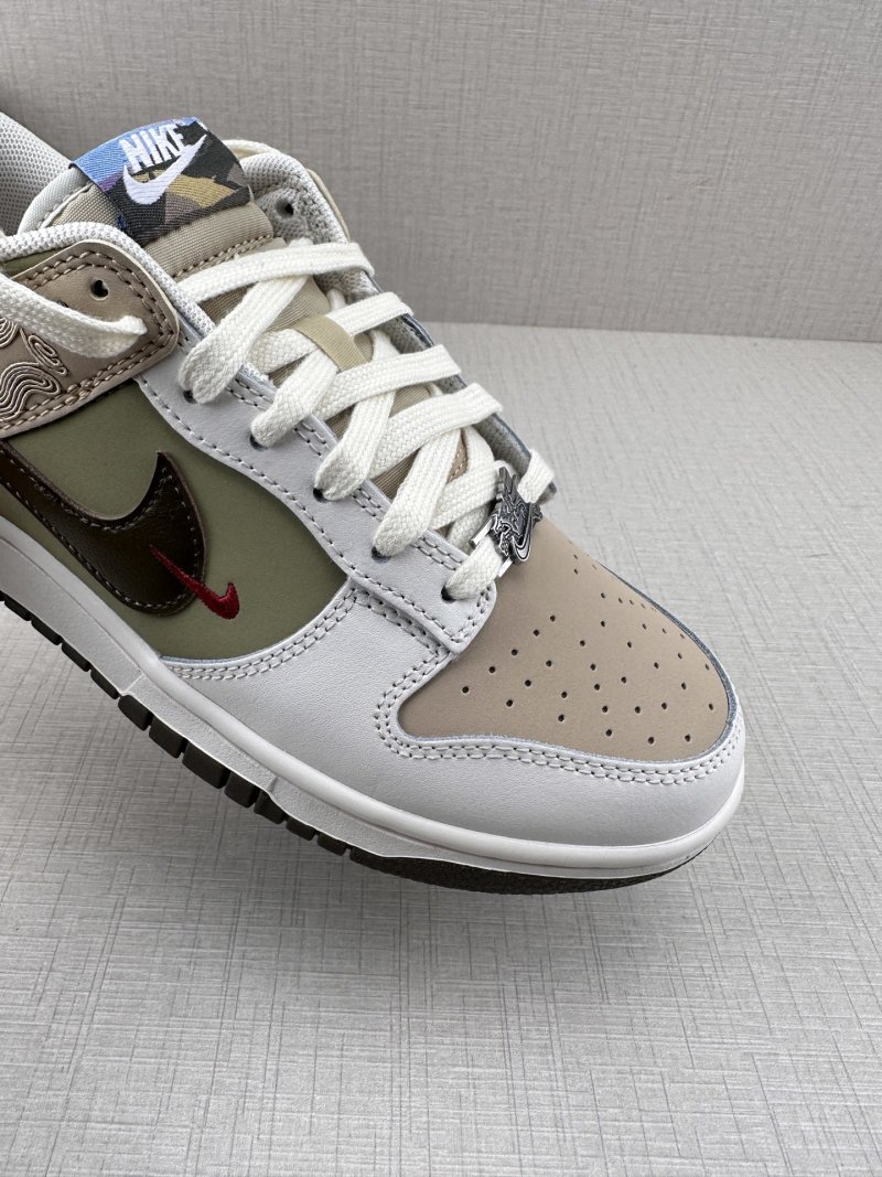 Nike SB Dunk Low view