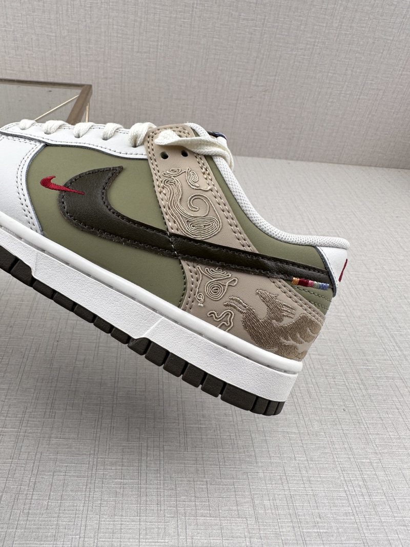 Nike SB Dunk Low view