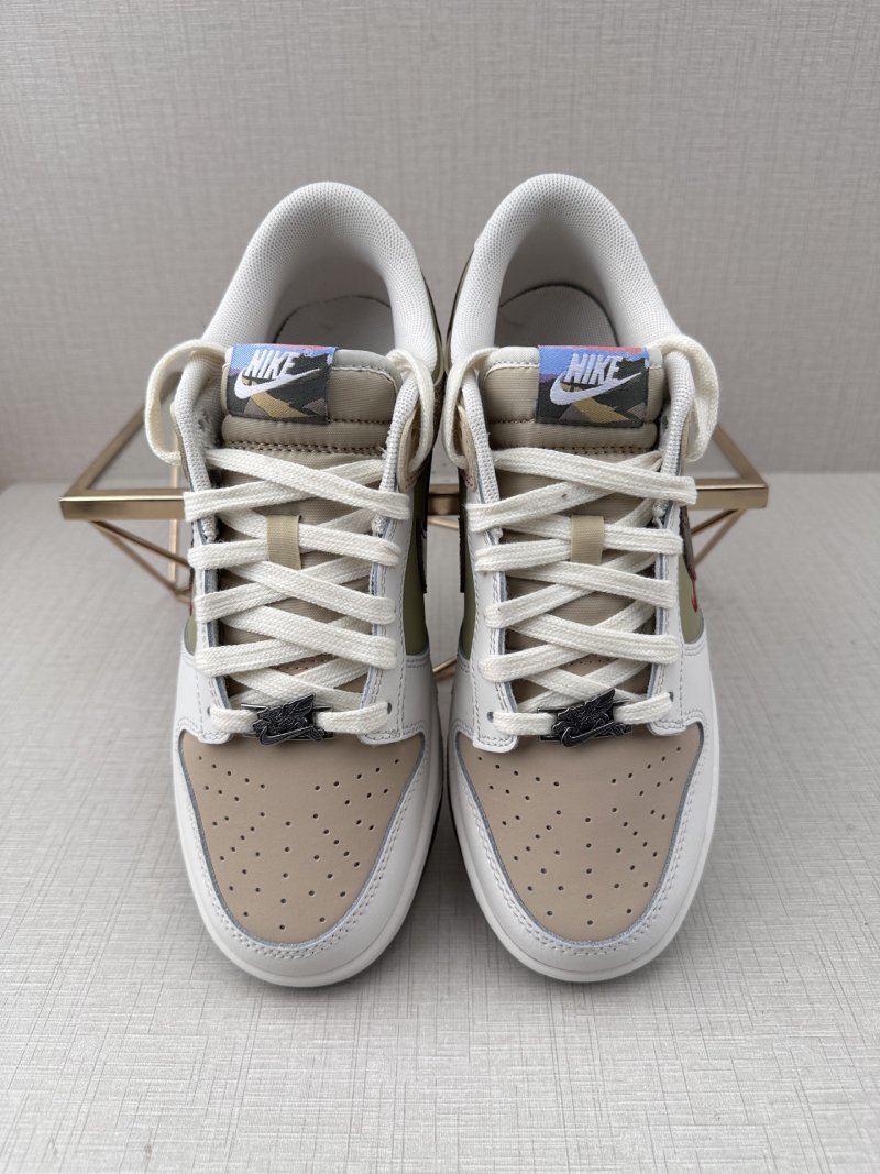 Nike SB Dunk Low view