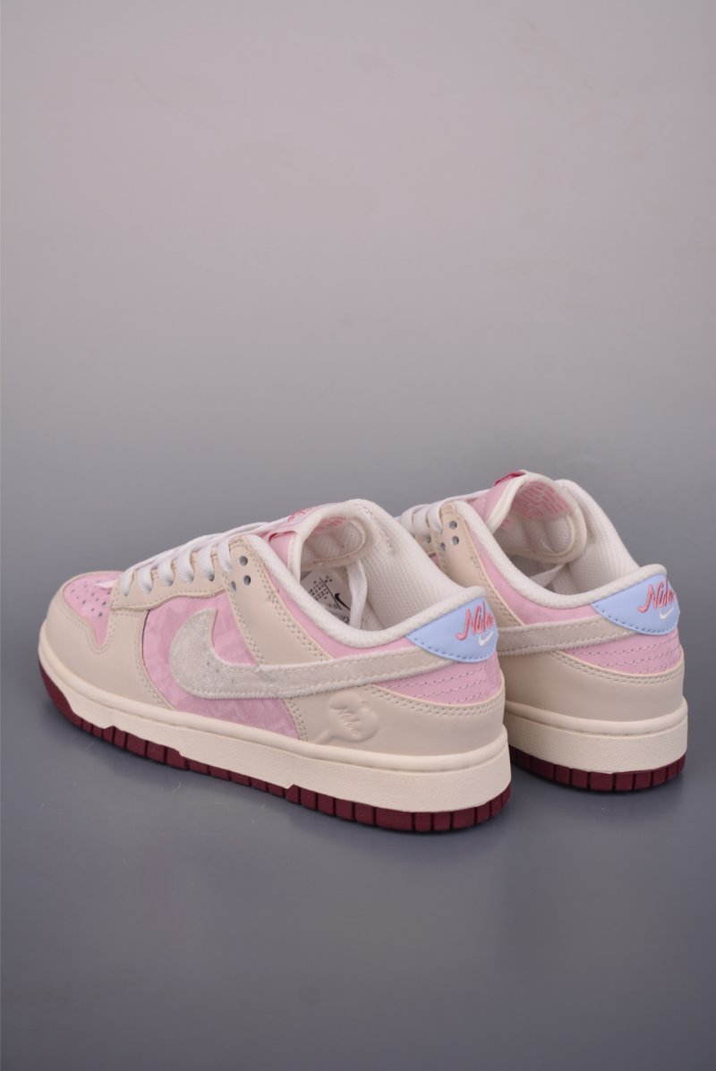 Nike SB Dunk Low view