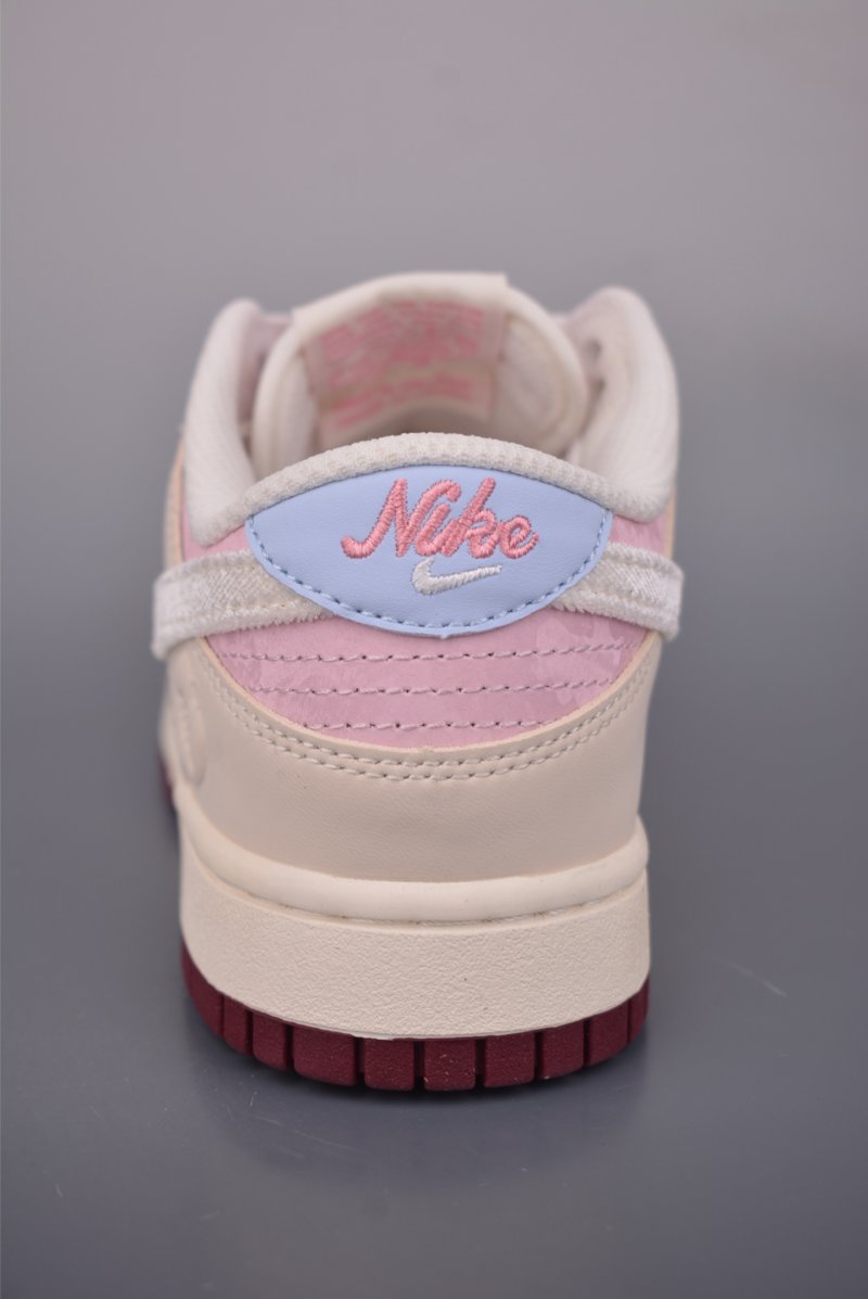 Nike SB Dunk Low view