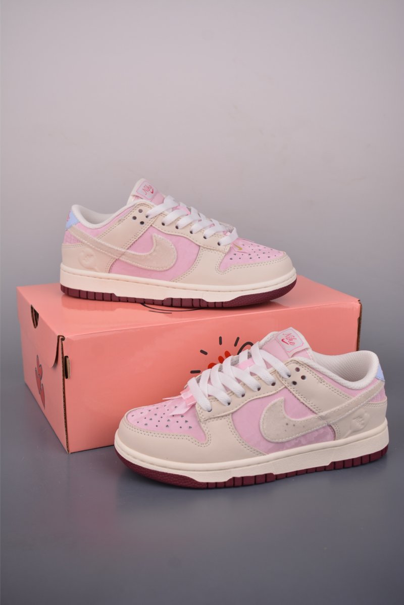 Nike SB Dunk Low view
