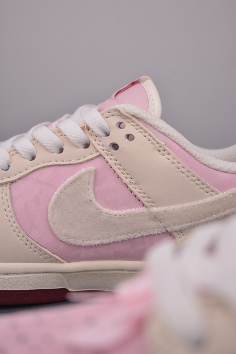 Nike SB Dunk Low view