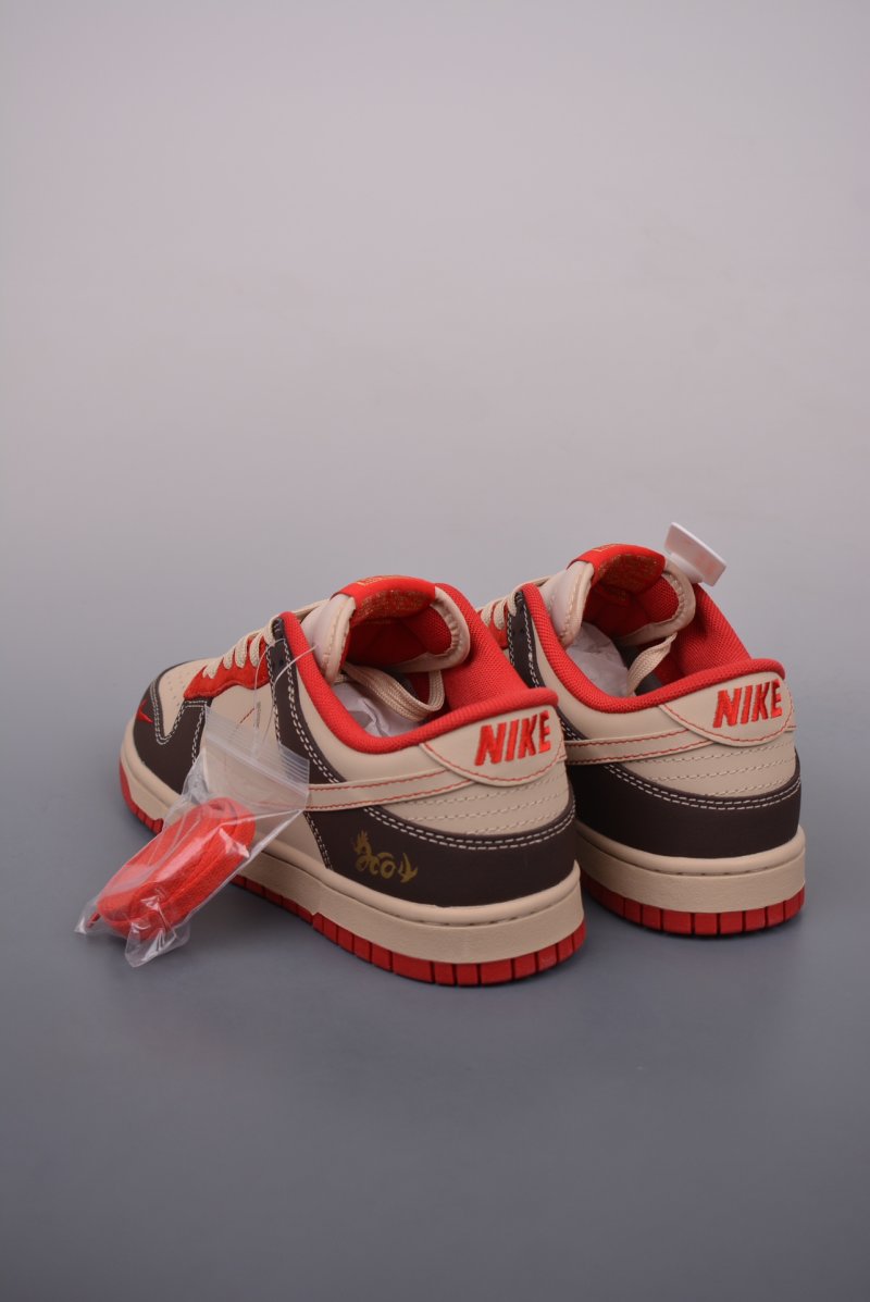 Nike SB Dunk Low view