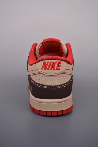 Nike SB Dunk Low view 4