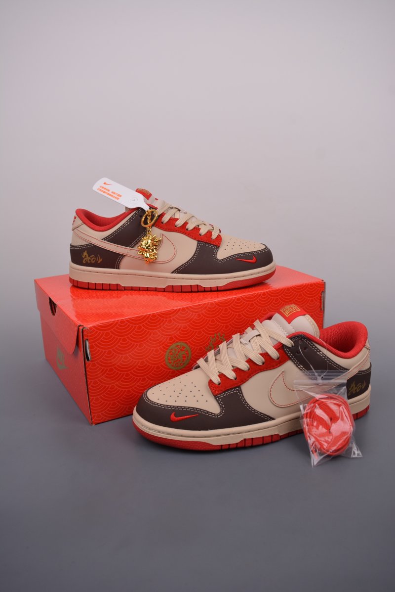 Nike SB Dunk Low view