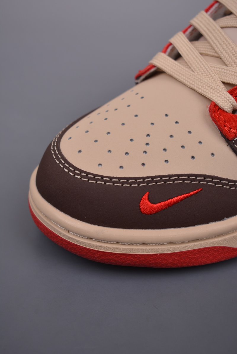 Nike SB Dunk Low view