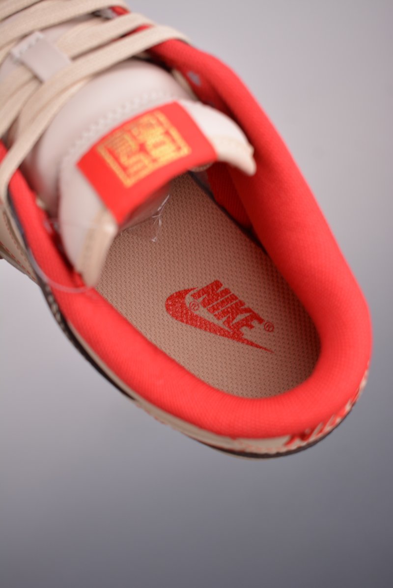 Nike SB Dunk Low view