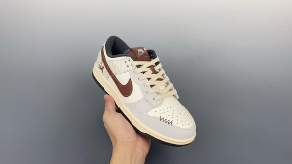 Nike SB Dunk Low 'Just' view 1
