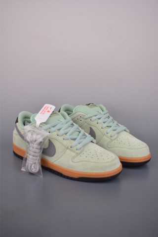 Nike SB Dunk Low 'LV' view 1