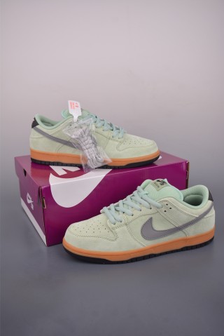 Nike SB Dunk Low 'LV' view 5
