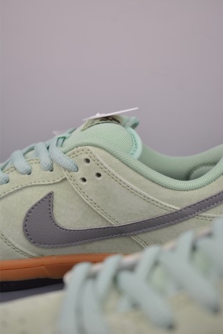 Nike SB Dunk Low 'LV' view 8