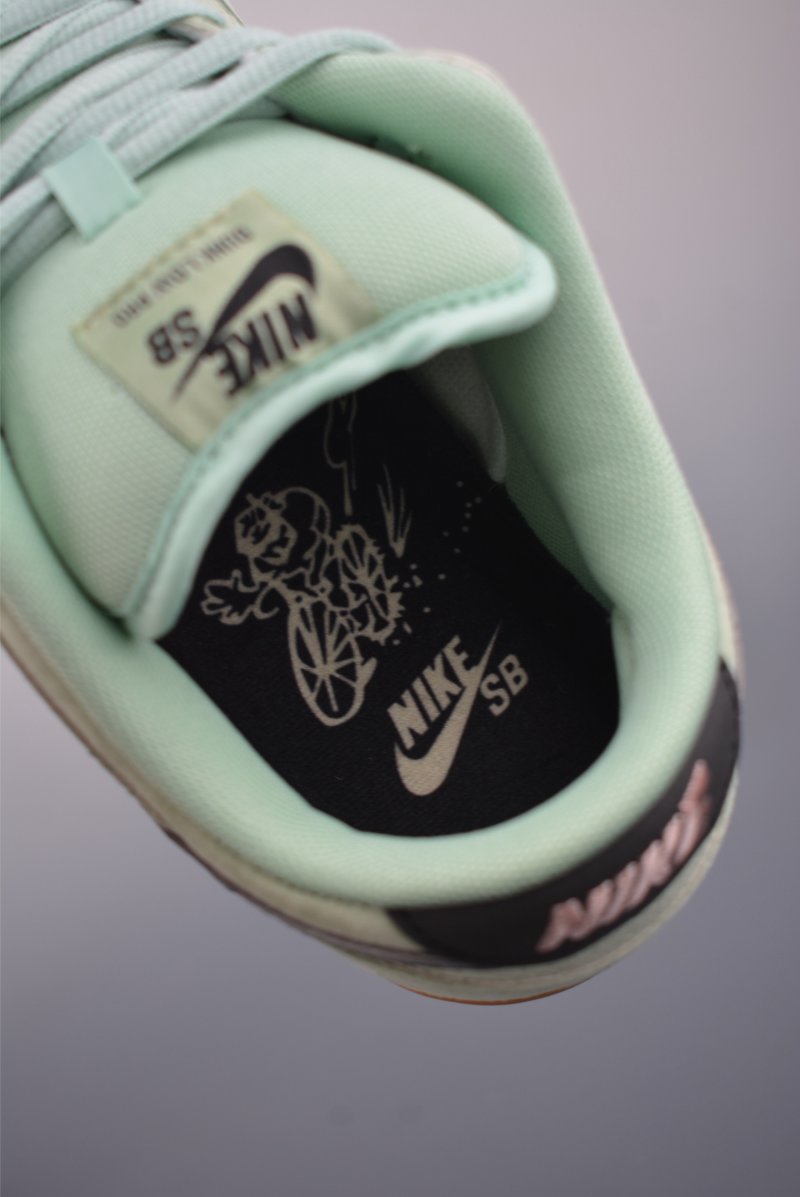 Nike SB Dunk Low 'LV' view