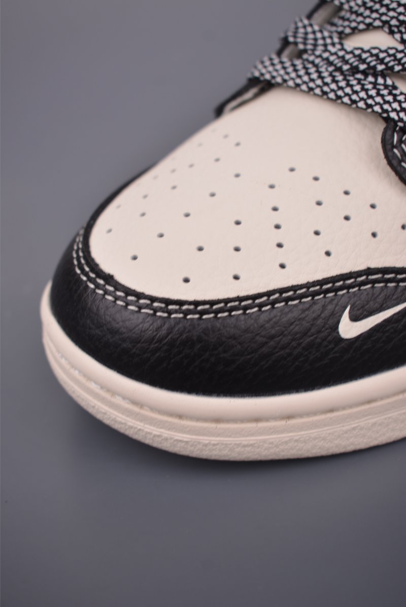 Nike SB Dunk Low 'LV' view