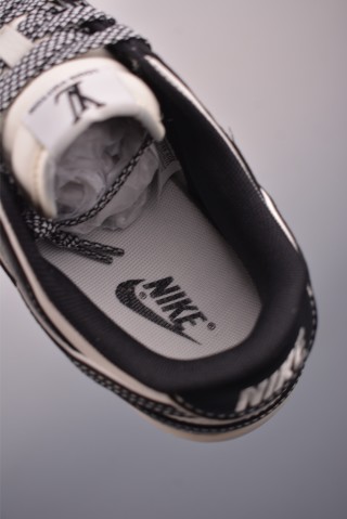 Nike SB Dunk Low 'LV' view 9