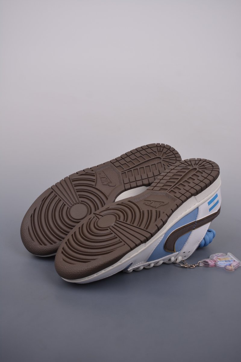 Nike SB Dunk Low 'Messi' view