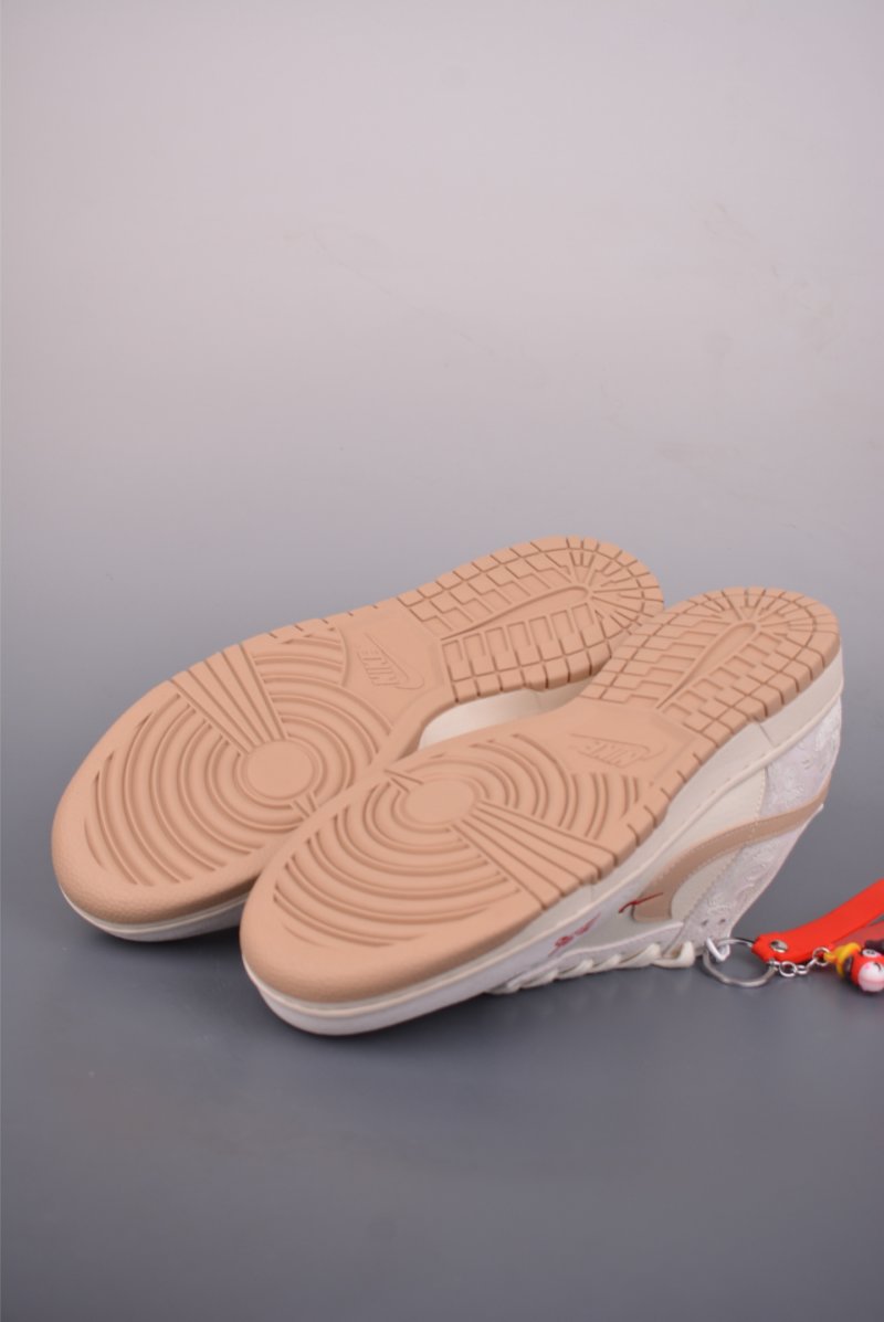 Nike SB Dunk Low 'Year Of The Horse' view
