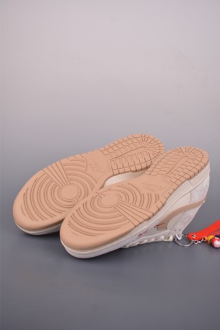 Nike SB Dunk Low 'Year Of The Horse' view 3