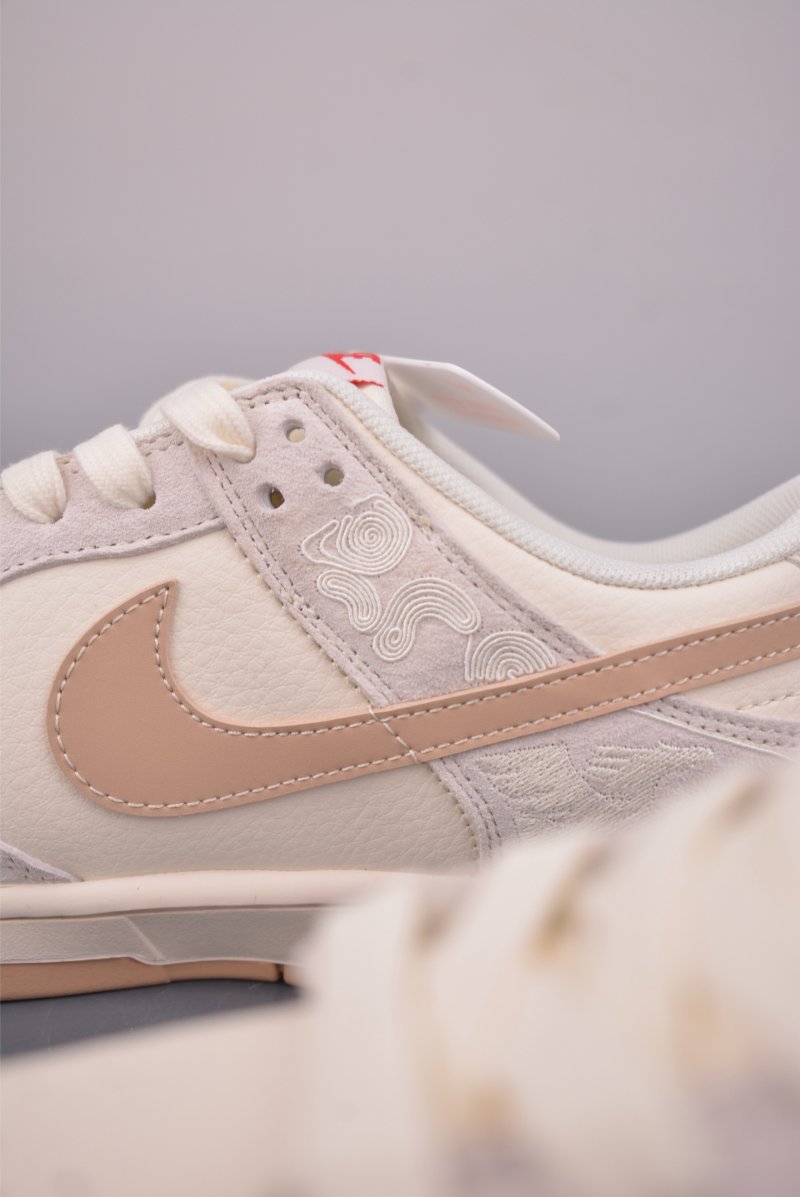 Nike SB Dunk Low 'Year Of The Horse' view