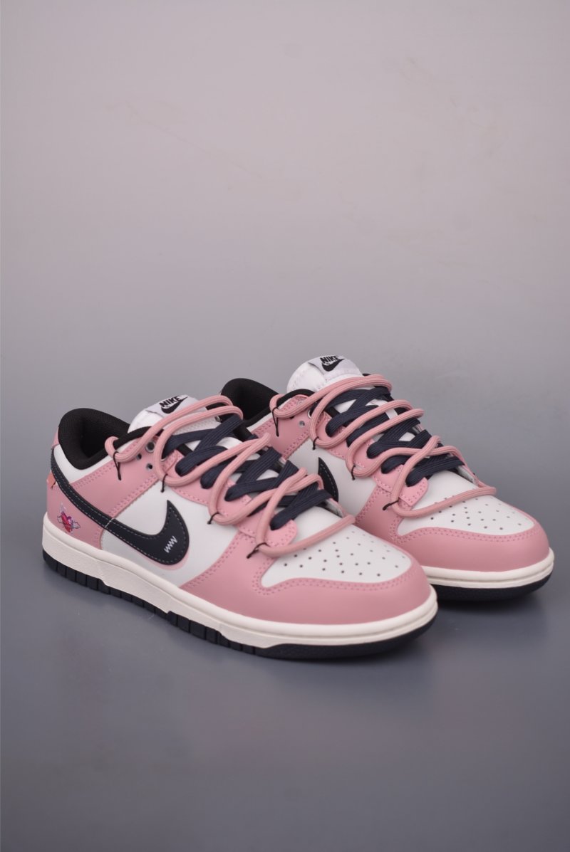 Nike SB Dunk Low 'Black / Pink'