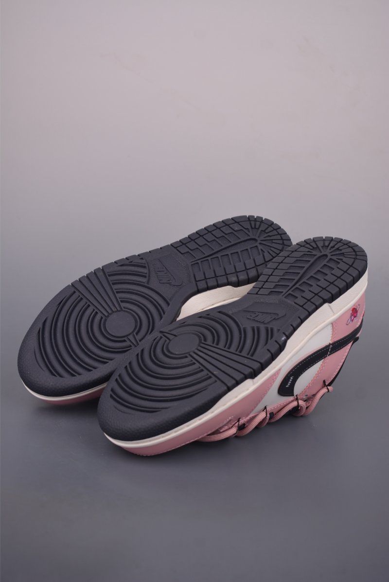 Nike SB Dunk Low 'Black / Pink' view