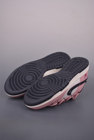 Nike SB Dunk Low 'Black / Pink' view 3