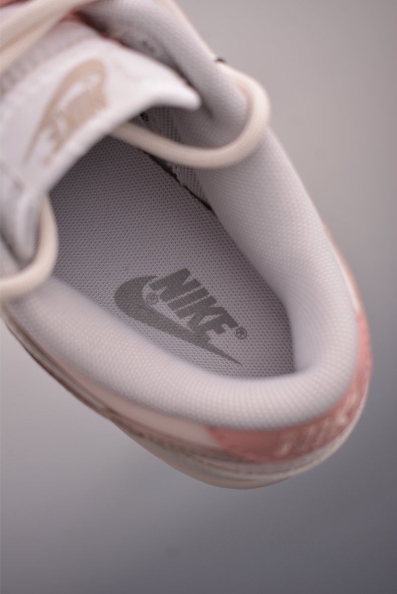 Nike SB Dunk Low 'Beige / Pink' view