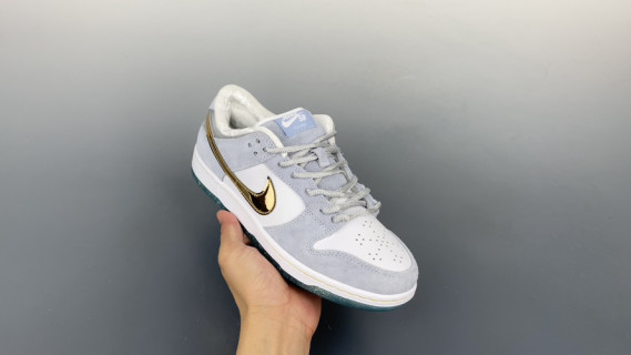 Nike SB Dunk Low 'Icy World' view 1