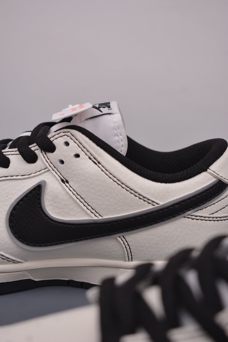 Nike SB Dunk Low view
