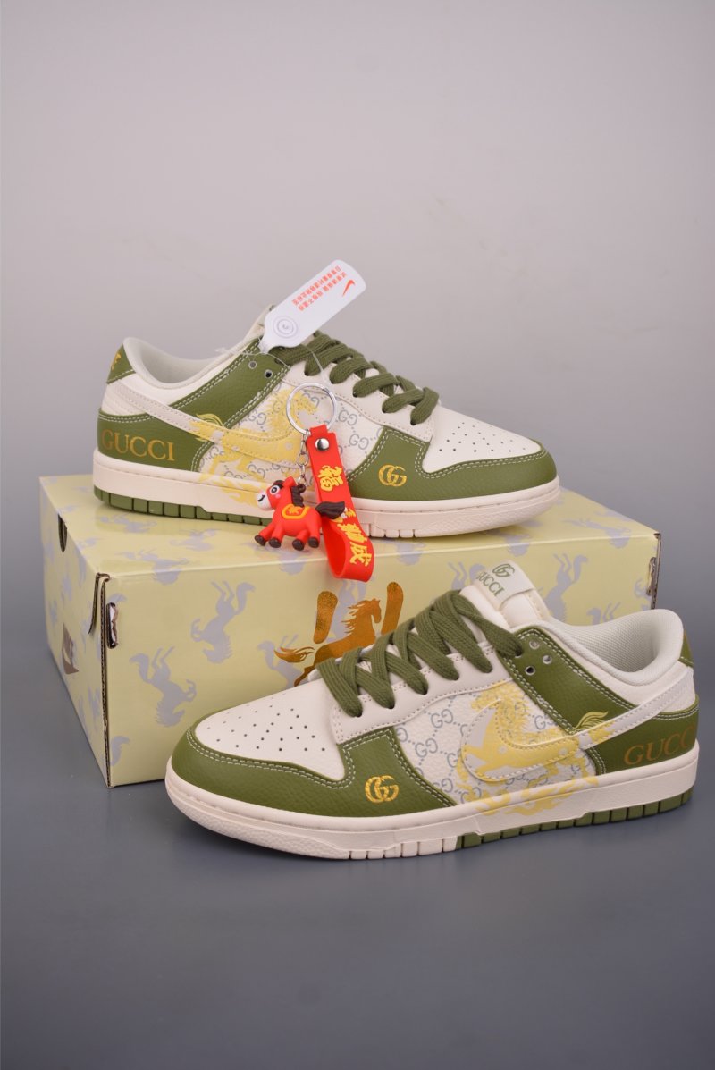 Nike SB Dunk Low 'Year Of The Horse' view