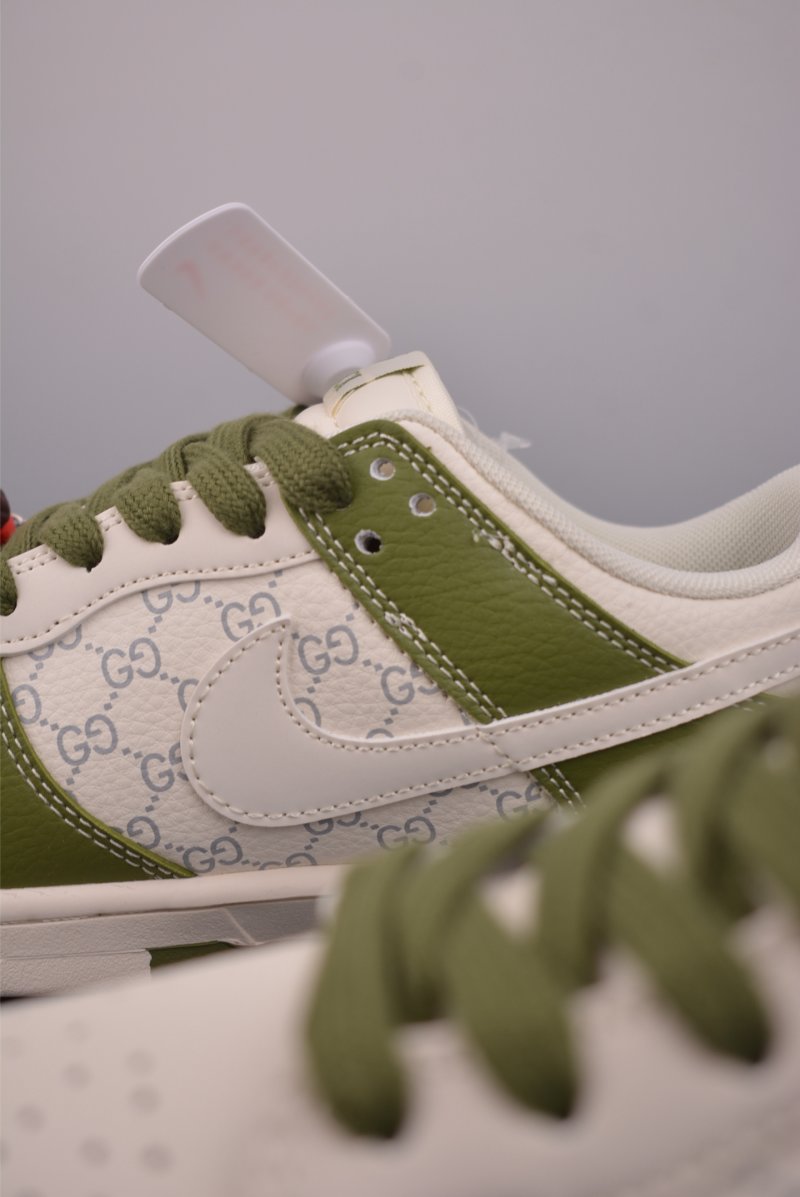 Nike SB Dunk Low 'Year Of The Horse' view