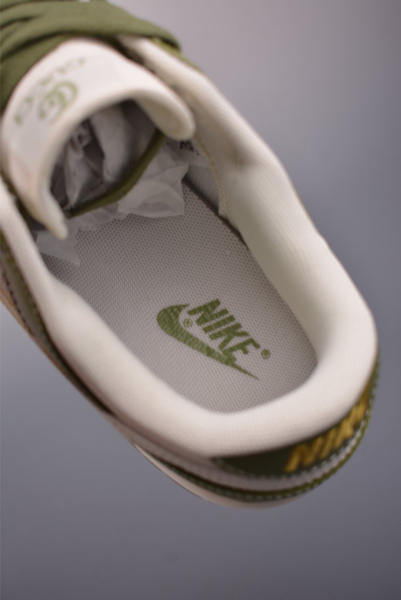 Nike SB Dunk Low 'Year Of The Horse' view