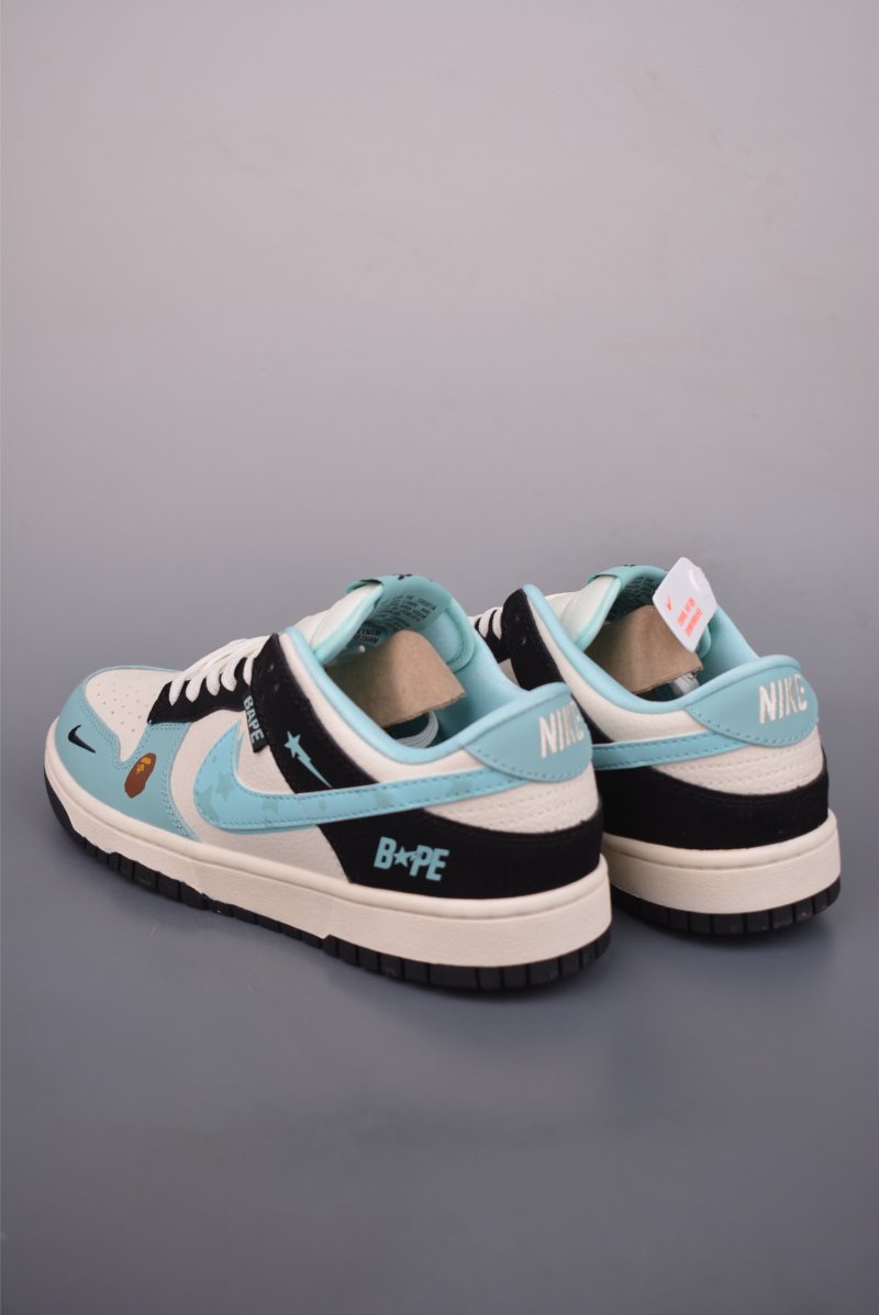 Nike SB Dunk Low view