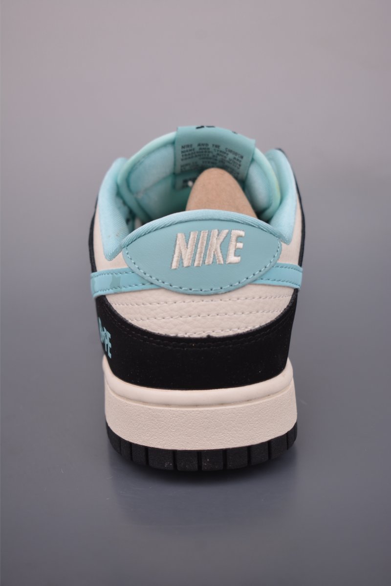 Nike SB Dunk Low view