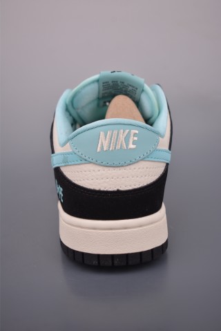 Nike SB Dunk Low view 4