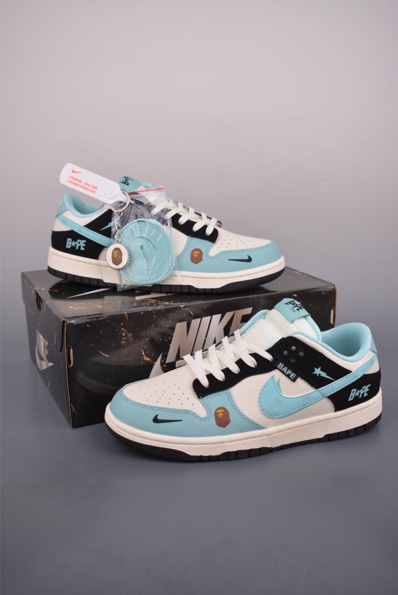 Nike SB Dunk Low view