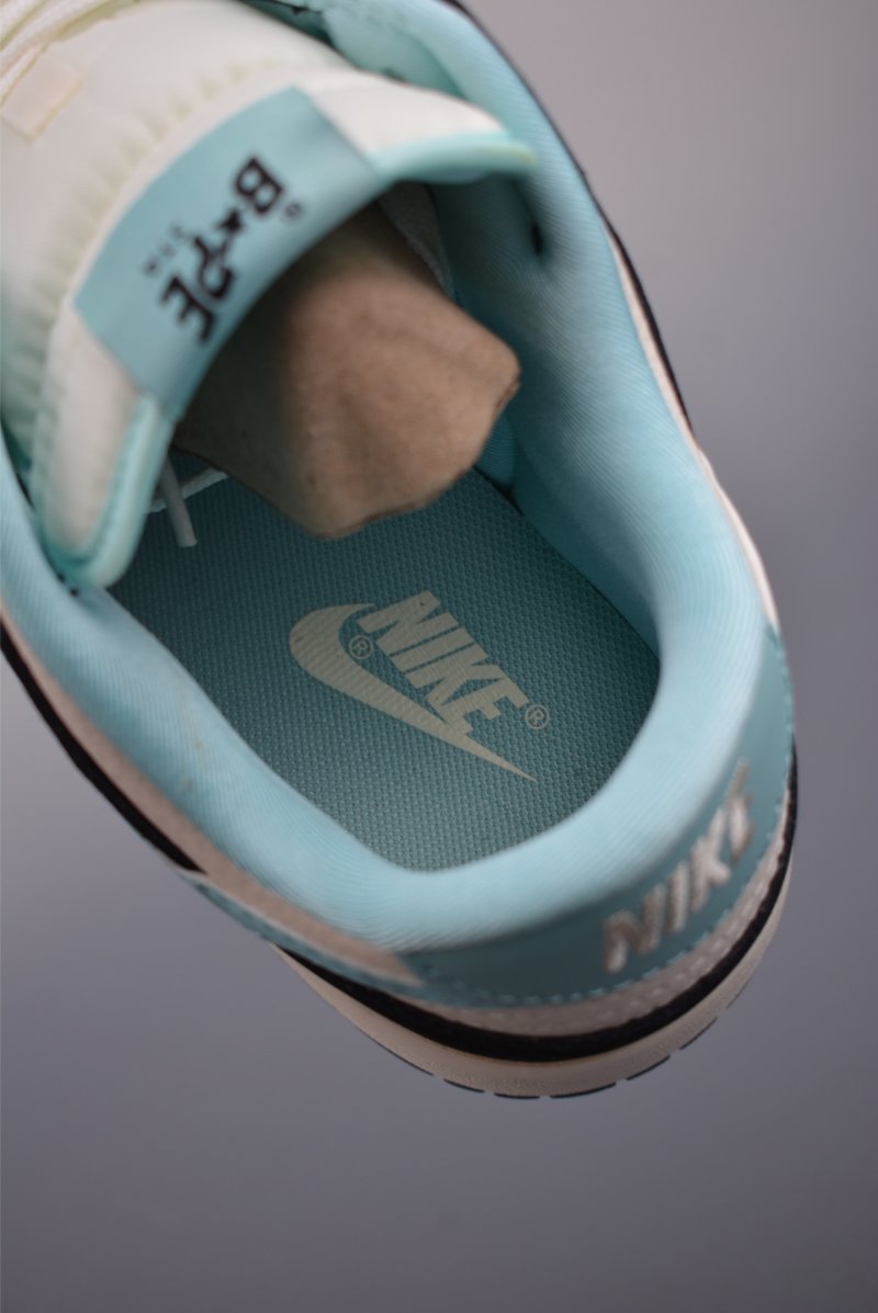 Nike SB Dunk Low view