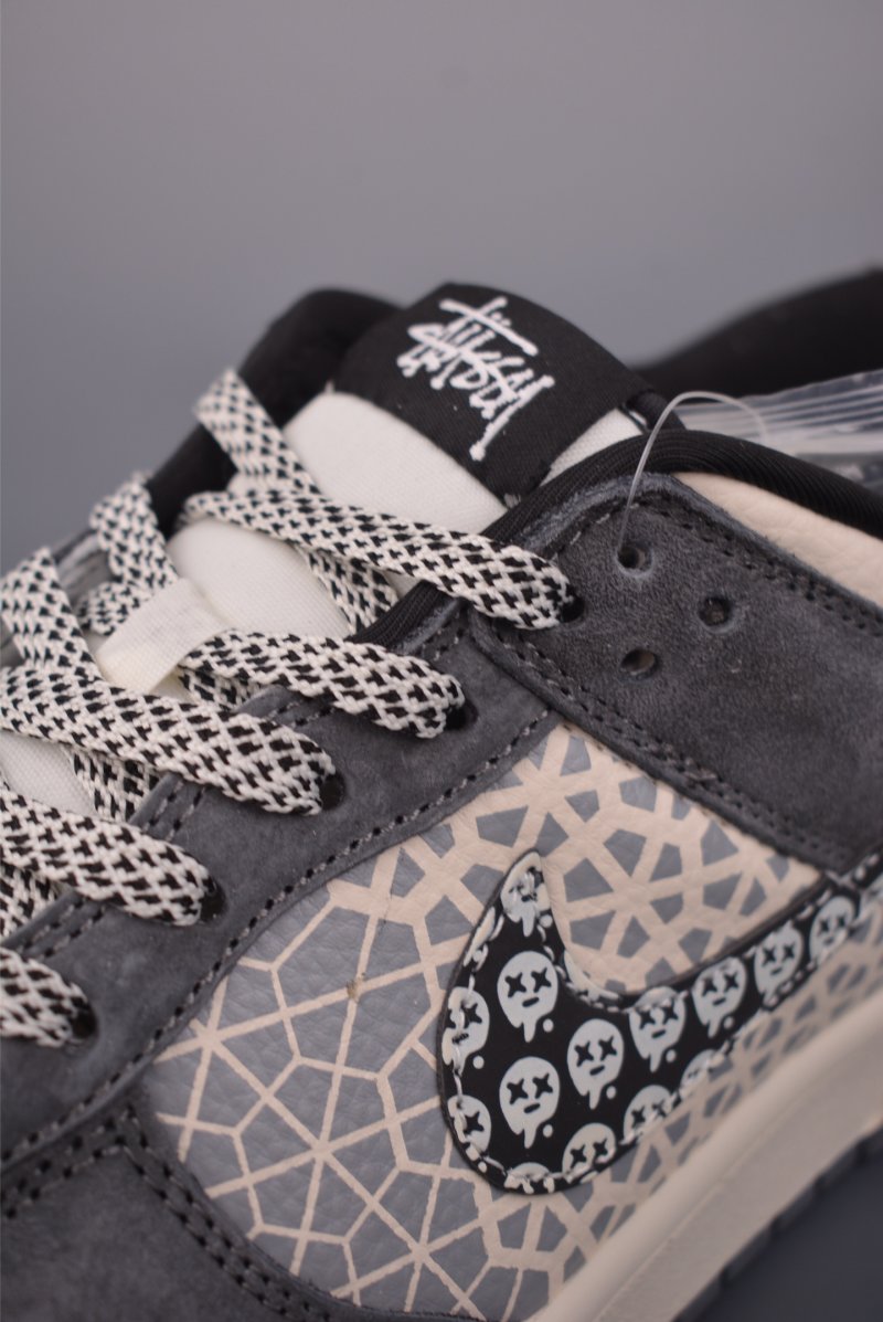 Nike SB Dunk Low 'Stussy' view