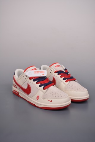 Nike SB Dunk Low 'Supreme' view 1