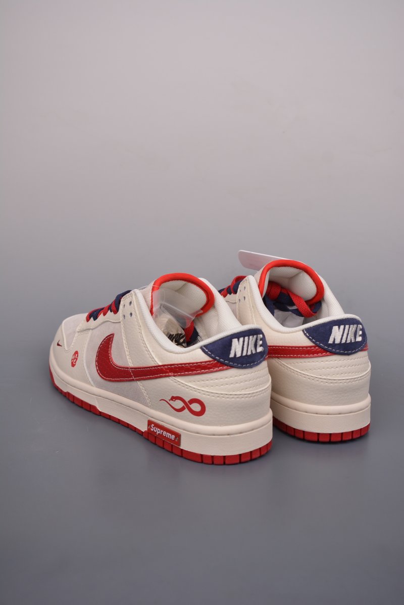 Nike SB Dunk Low 'Supreme' view