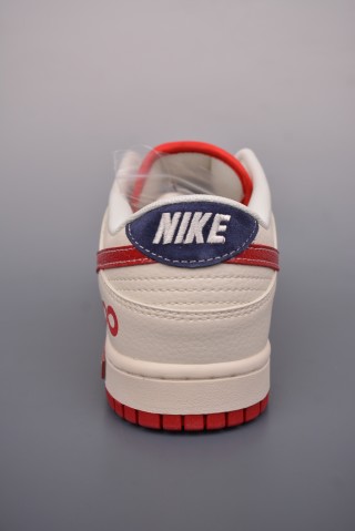 Nike SB Dunk Low 'Supreme' view 4