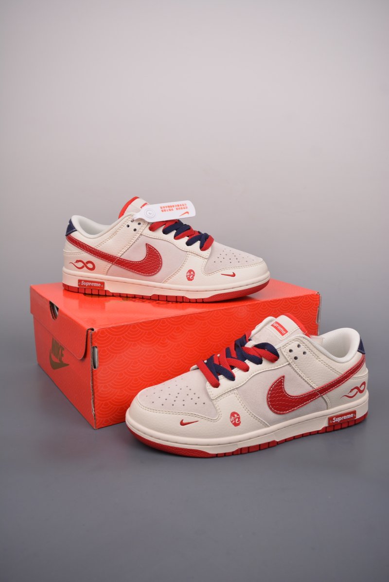 Nike SB Dunk Low 'Supreme' view