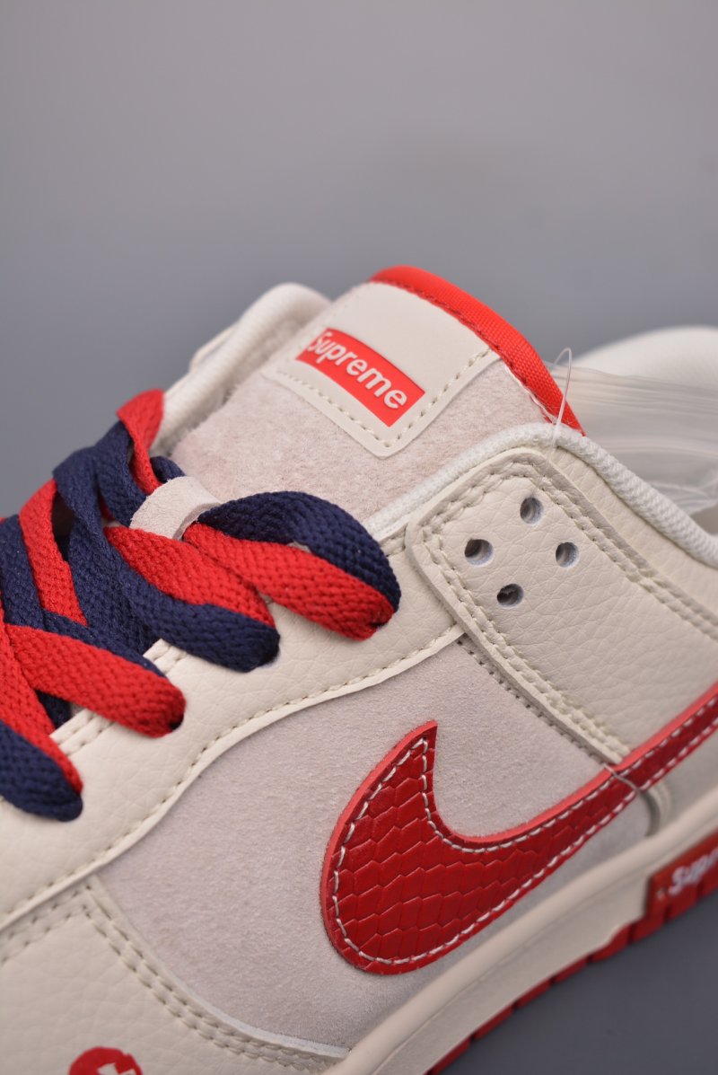 Nike SB Dunk Low 'Supreme' view