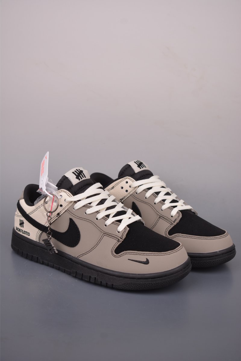 Nike SB Dunk Low 'UN'