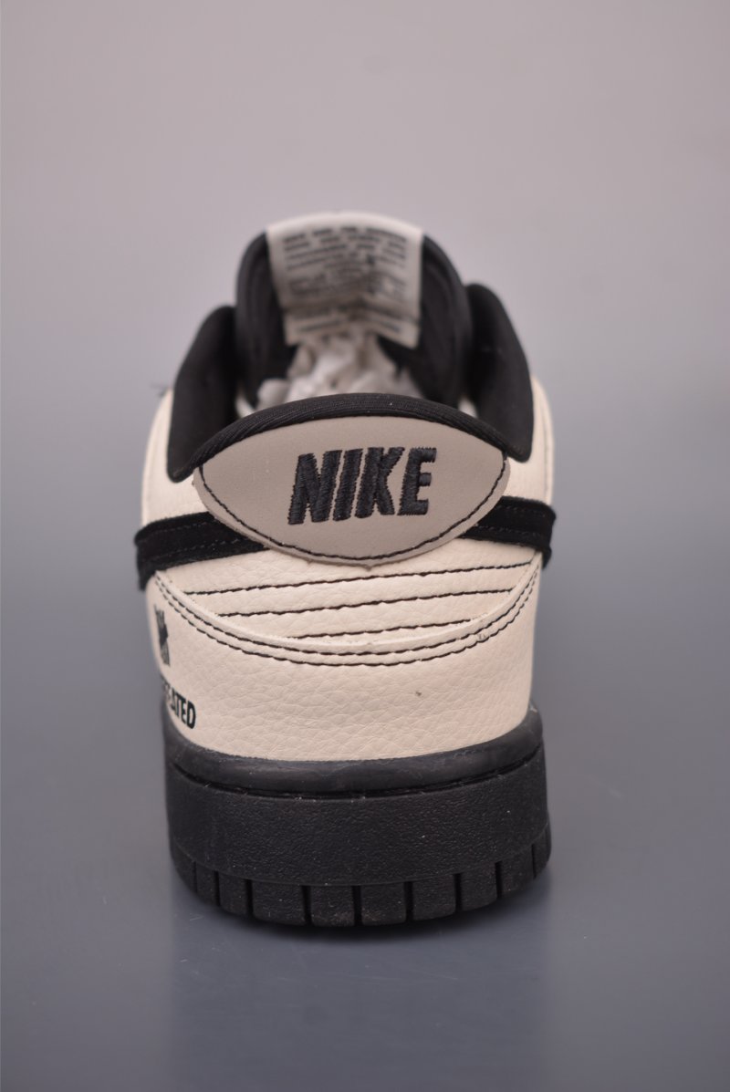 Nike SB Dunk Low 'UN' view