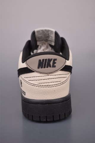 Nike SB Dunk Low 'UN' view 4