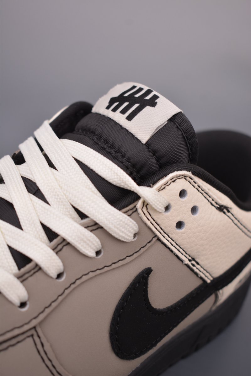 Nike SB Dunk Low 'UN' view